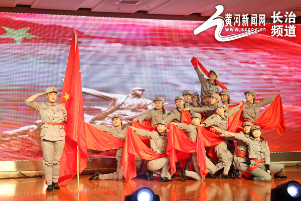 图为:舞蹈《保卫黄河》图为:舞蹈《芳华》图为:舞蹈《欢乐地跳吧》图