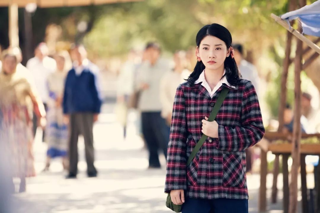 贺丹丹专注的对待表演