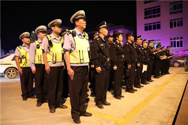 南丹:民警缴获砂枪,抓获吸毒,"涉黄"人员