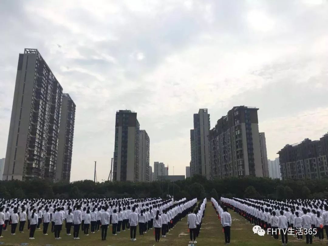 奉化中学即将迁入新家今天全体师生向老校区告别