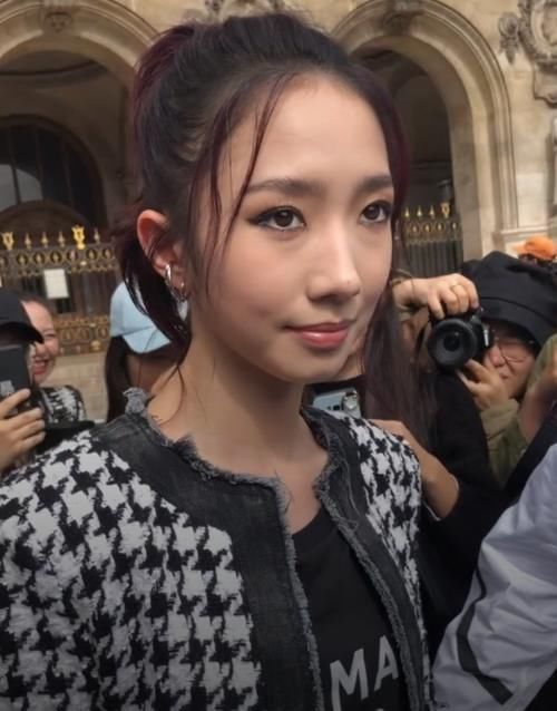 孟美岐被抓拍,路人镜头下的生图颜值,看到后羡慕的想哭!