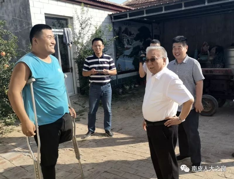 沧州市人大常委会副主任谢恩国到南皮县走访慰问老党员伤残军人