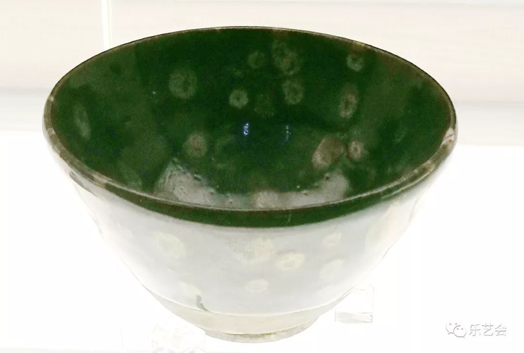 科学院和四川博物馆在四川成都凤凰山南麓发掘了明初蜀王世子朱悦熑墓