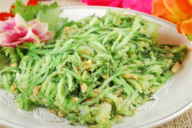 用青翠的黄瓜和新鲜虾仁制作的青瓜烙,分享给大家