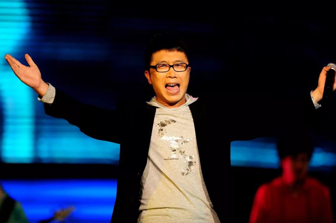 一首歌狂赚2亿后惨遭封杀,这位情歌王现在去哪了?_庞龙