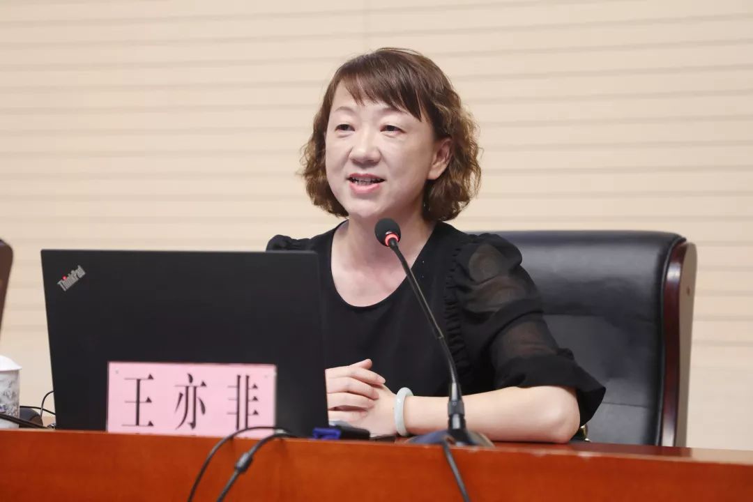 王亦非,华东政法学院法学专业毕业,浙江大学法学硕士,浙江省高级人民