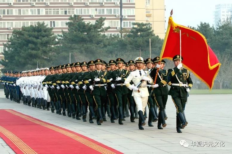 人文为何三军仪仗队指挥刀不用中国传统宝剑