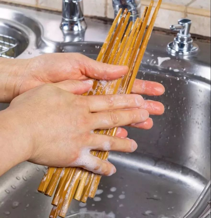 洗完的筷子到底朝上还是朝下放一半人都做错了