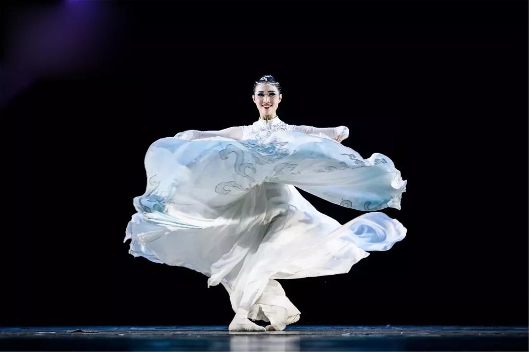 李美静:热爱生活,向往阳光般的美好_舞蹈