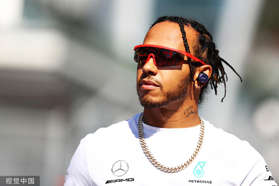 俄罗斯站汉密尔顿加冕小脏辫发型着实抢眼