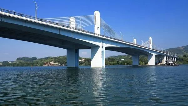 柳東新區鳥瞰圖柳東新區與柳州市老城區僅一江之隔,是廣西重點發展的