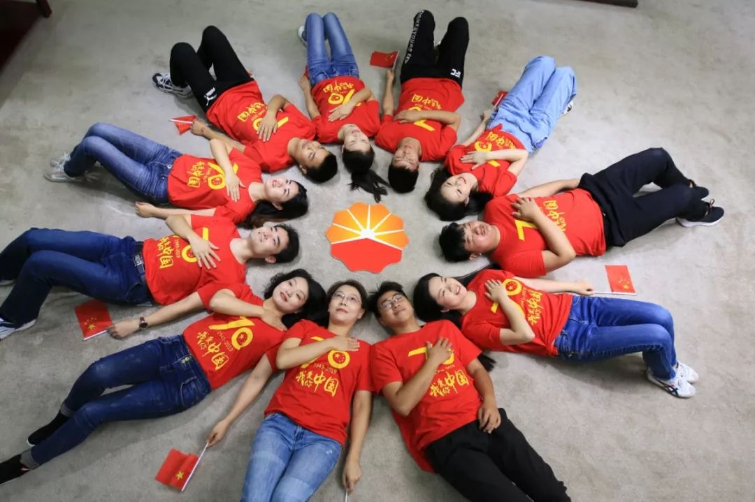 青春洛阳丨企业团情 中国石油一建青年向祖国深情告白!_国旗