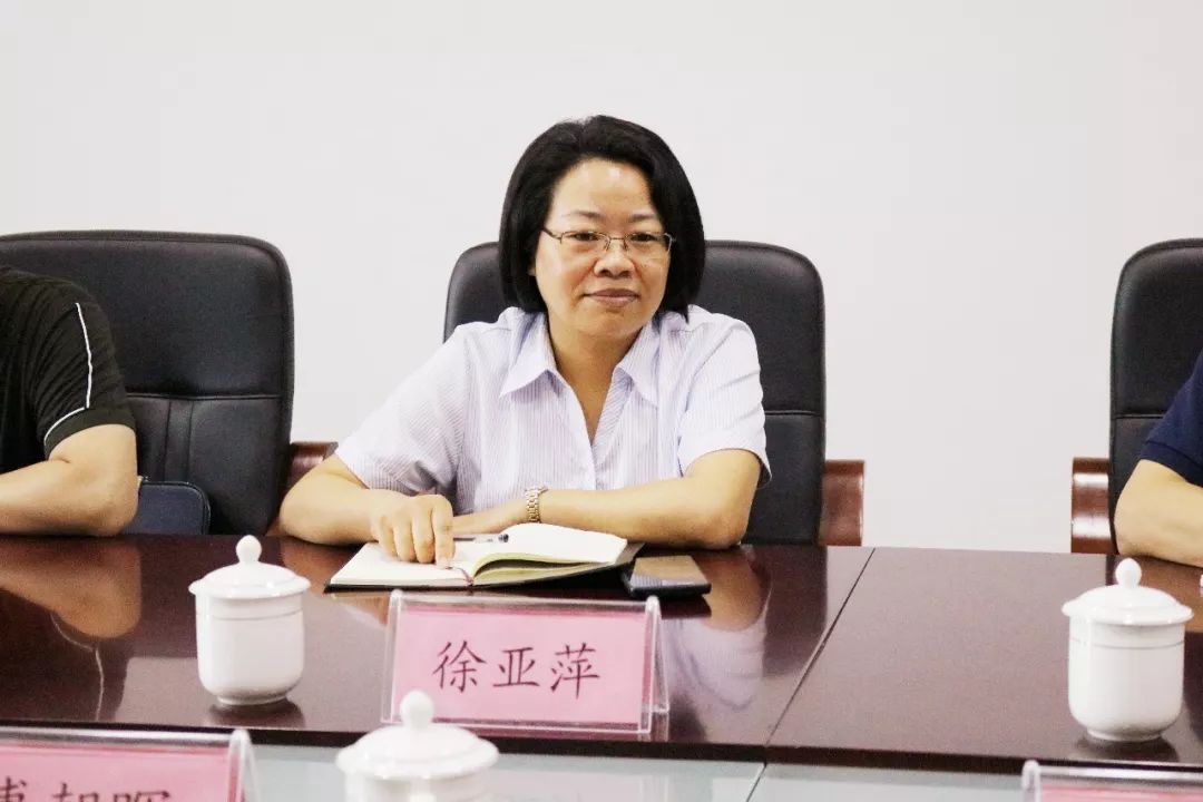 诸暨市政务服务办公室党工委书记,常务副主任徐亚萍对我中心在推进"最