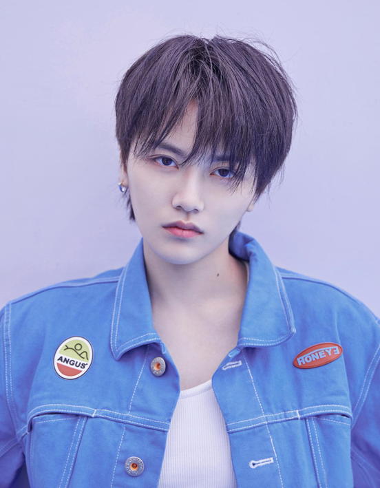 天生的静谧气质 叶禹含玩转蓝色穿搭法则