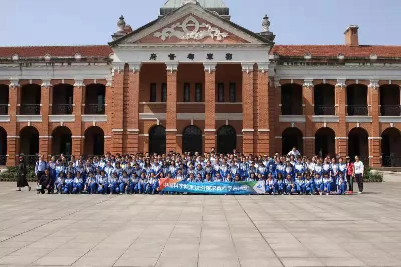 六十三年鑄輝煌薪火相傳譜新篇對外經濟貿易大學附屬中學繼往開來