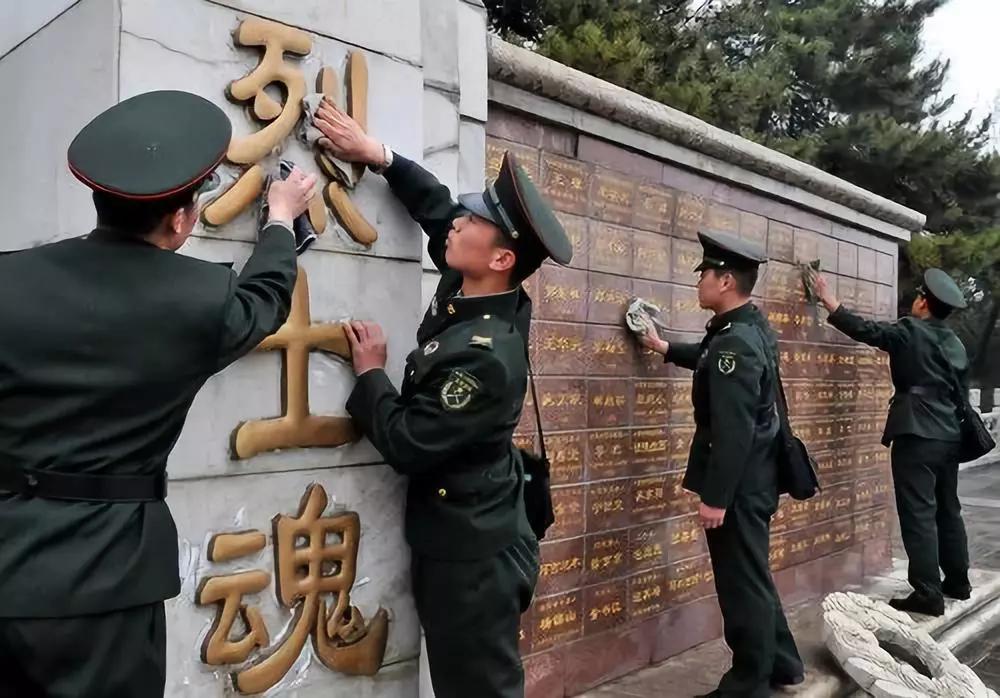 向先烈致敬!_夏明翰
