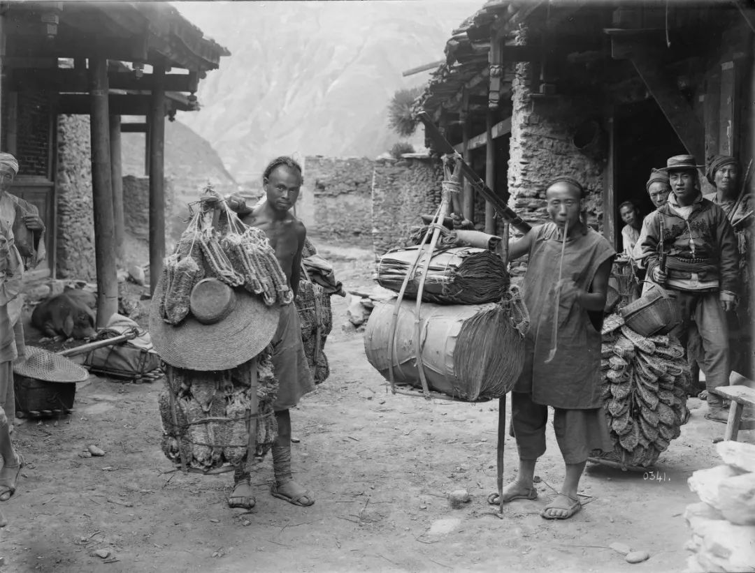 7阿坝县从群众居住的破烂帐篷到如今求吉玛乡牧民定居安置地no.