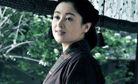 甘夫人国色天香,糜夫人倾国倾城,廖化和杜远皆是好色之徒,甚至都想要
