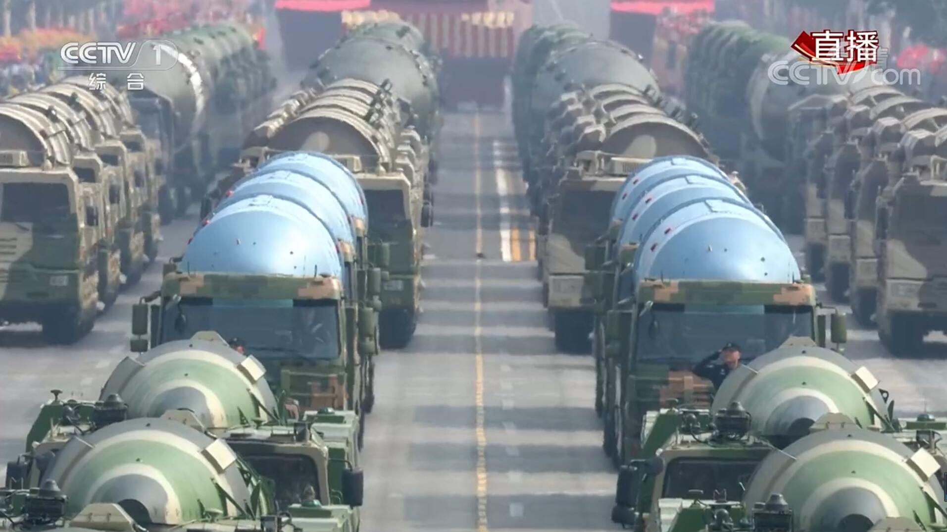 国庆阅兵海军多款武器登场 “万发炮”亮了!_导弹