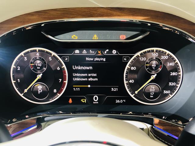 宾利全新飞驰兼具运动轿车风范与超豪华座驾专属气韵