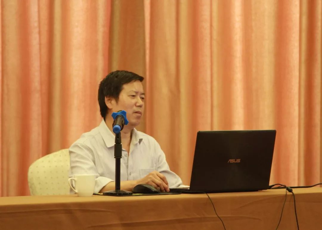 为此,公司特邀请了汉阴县医院著名医师刘守斌主任莅临现场开展健康