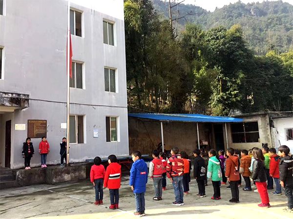周玉柔沿河第三高级中学 冉晓东铜仁市坝黄民族小学 曾琴德江县桶井乡