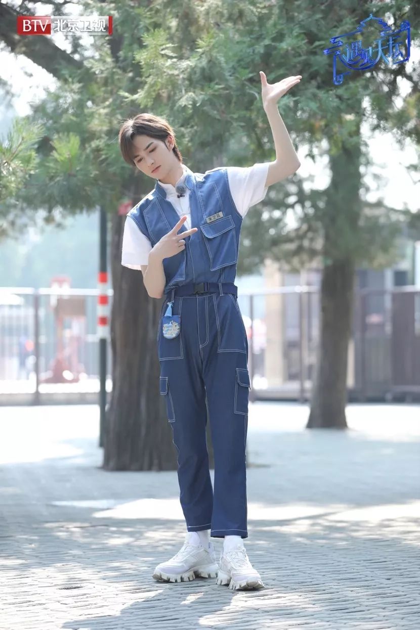 月季园推荐理由:节目中,苗苗携黄明昊复现"月季夫人"蒋恩钿女士与天坛