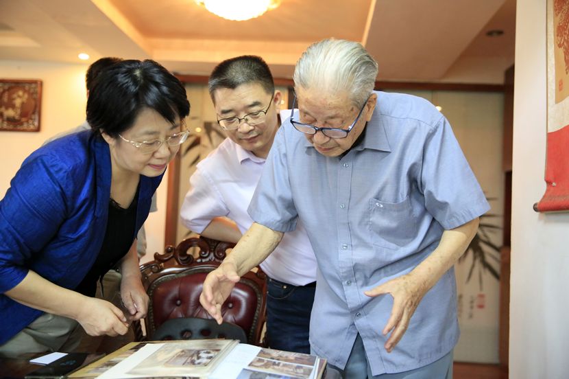 今年95岁的陈子元教授心情格外激动,身为中国科学院院士的他,是中国