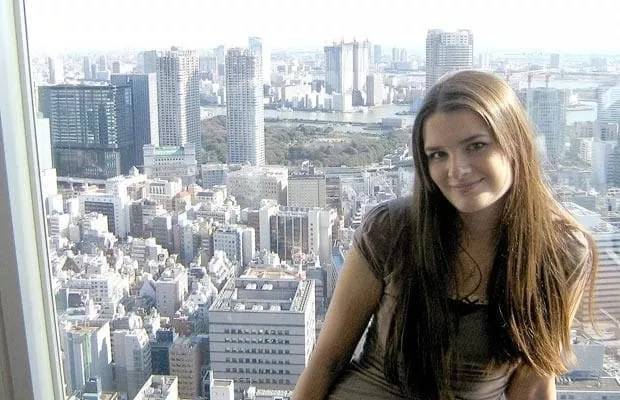 强奸犯潜逃后整容,因为帅气而获得大票粉丝,竟还出书盈利!_lindsay