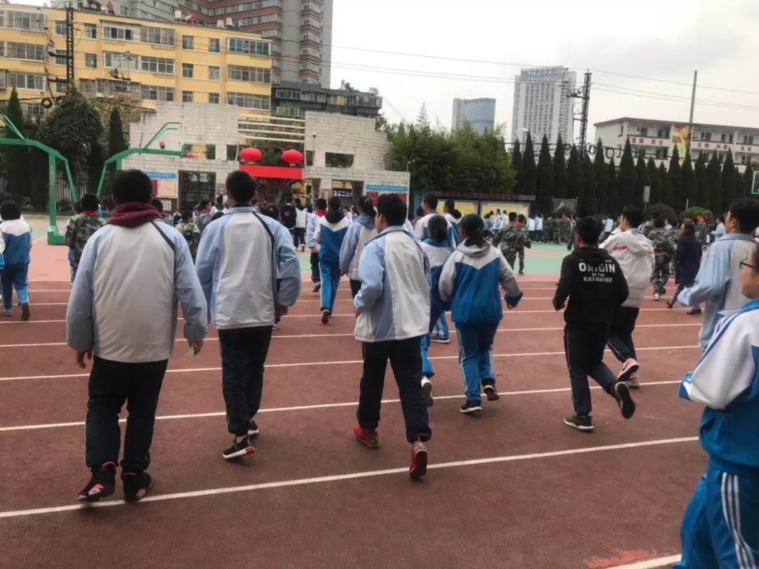 官五中开展应急疏散演练及国庆假期安全教育活动