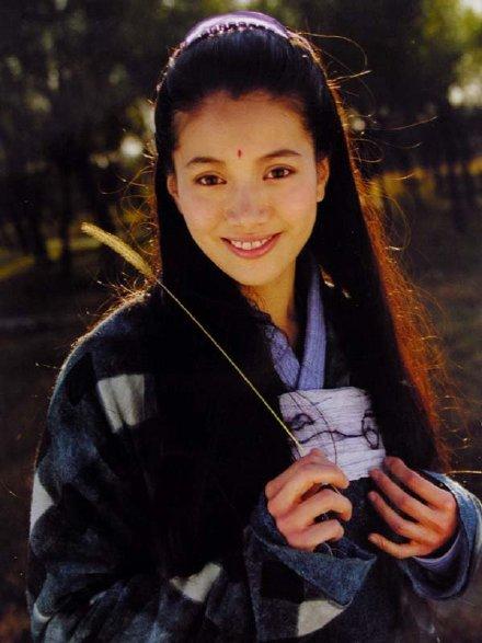 出演花木兰的几位女星,素颜刘亦菲身着铁甲钢盔,感觉如何?