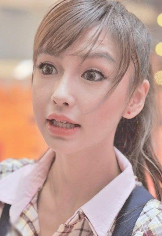 原创谁说baby旧照丑?十年前遭镜头怼脸拍,一张混血脸却美到犯规