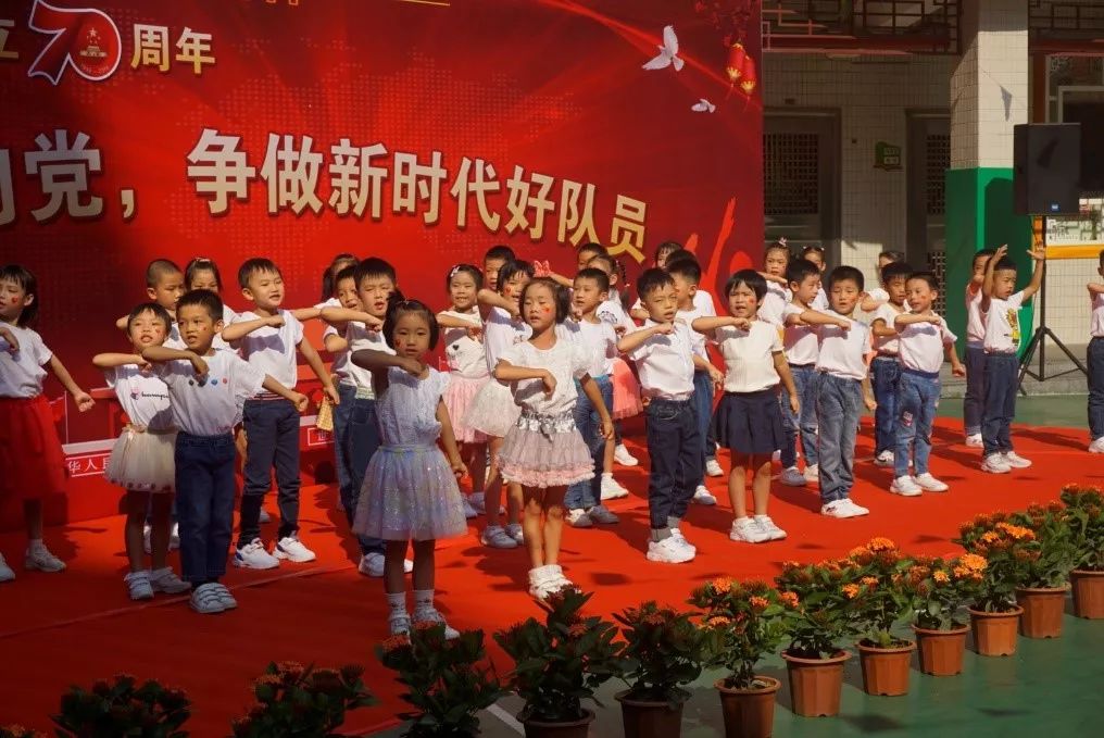 红领巾心向党,芦荻西小学千人同为祖国唱首歌