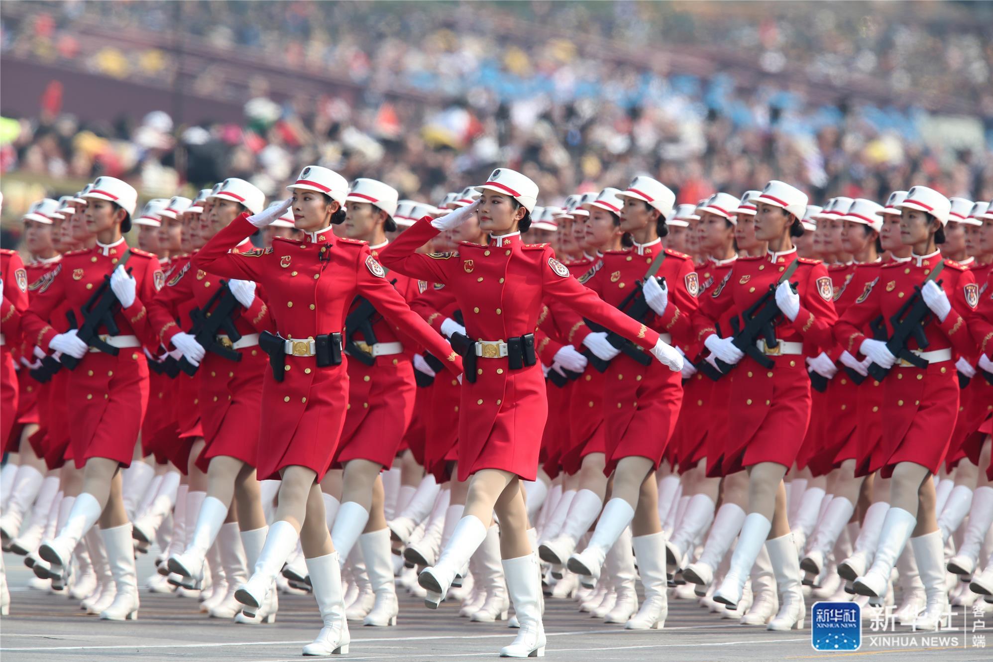 阅兵女民兵图片