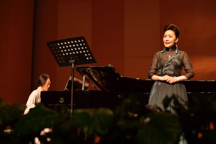 音乐会后,上海音乐学院方琼教授和她的团队与内蒙古艺术学院安达组合