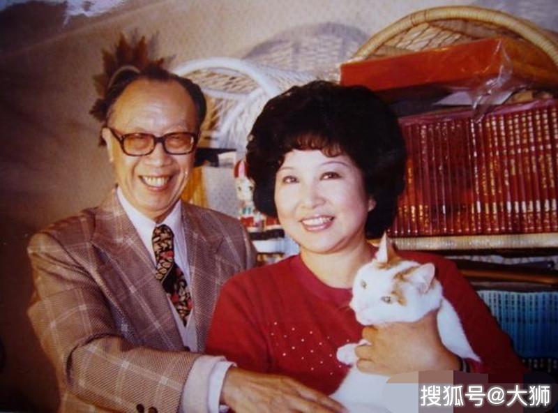 老男人与小女人梁实秋与韩菁清那段轰轰烈烈的爱情