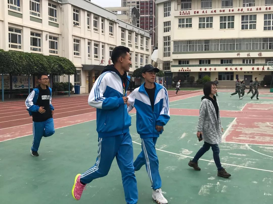 官五中开展应急疏散演练及国庆假期安全教育活动