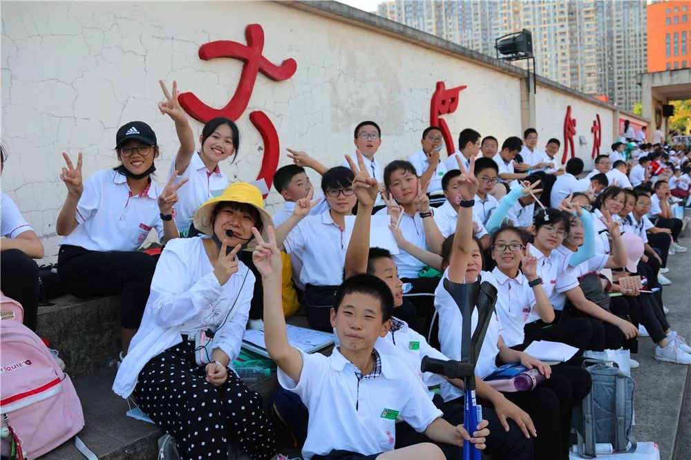 努力拼搏奉献快乐江西师大附中滨江校区第11届校运会剪影