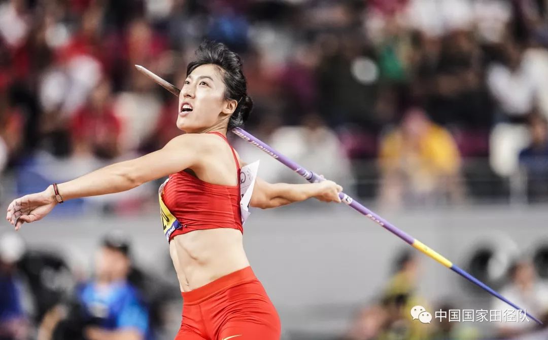 男子200米半决赛,谢震业以20秒03的成绩晋级,成为首位闯入该