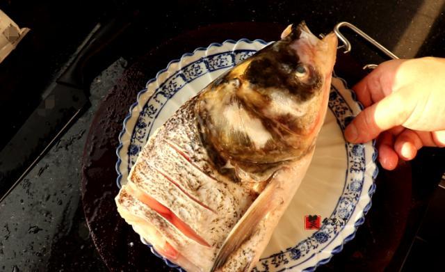 驱车百里为吃一个鱼头,龙泉安仁鱼头配方公开,在家也能做好吃的