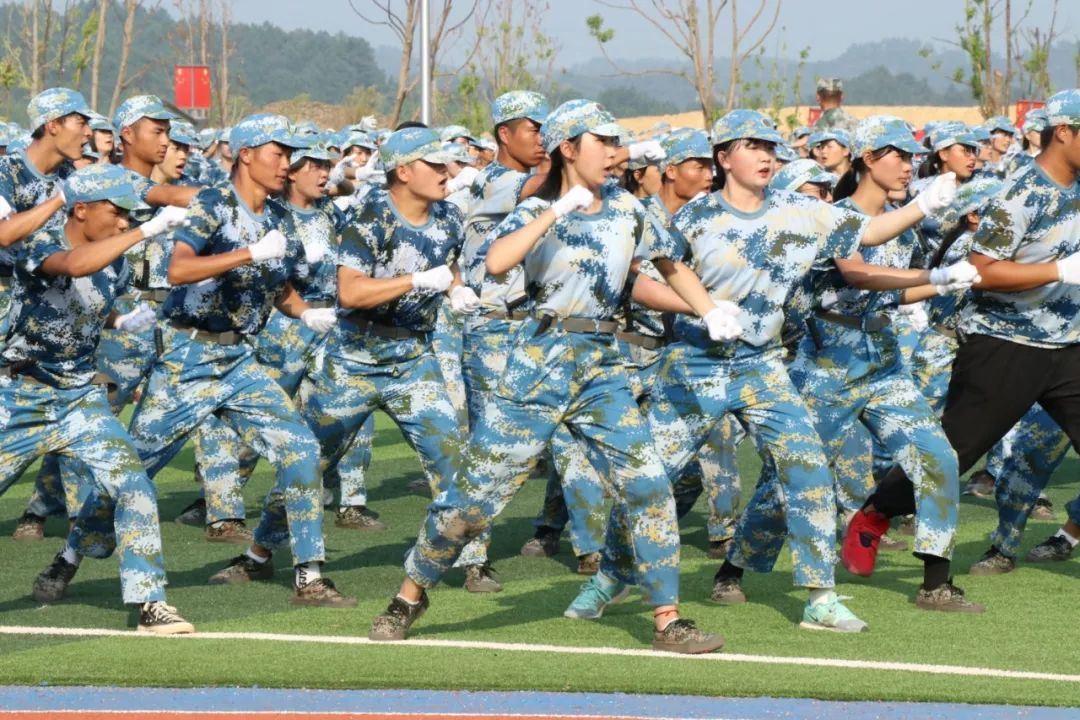 景德镇学院军训图片