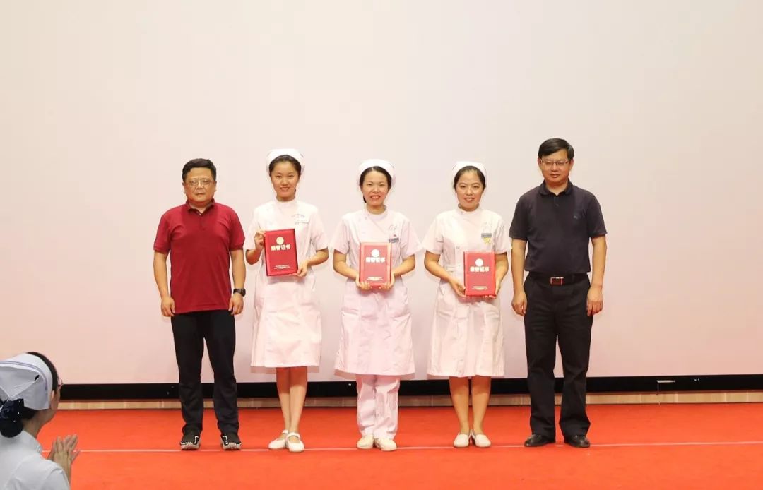 副院长刘圣山宣读三个优秀小组及优秀学员名单南昌市第三医院护理部