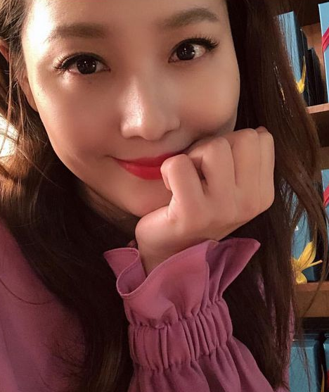 原创40岁柳真近照似少女 曾是一代韩流女团成员 如今是个两女儿的妈妈