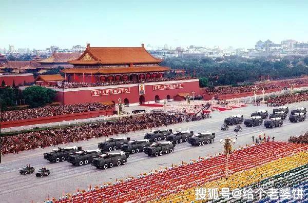 回首往昔国庆节19492019新中国70年阅兵的对比