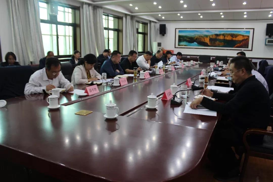 【新闻】偏关县召开县委常委对照党章党规找差距 专题会