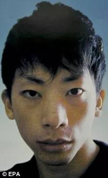 强奸犯潜逃后整容因为帅气而获得大票粉丝竟还出书盈利