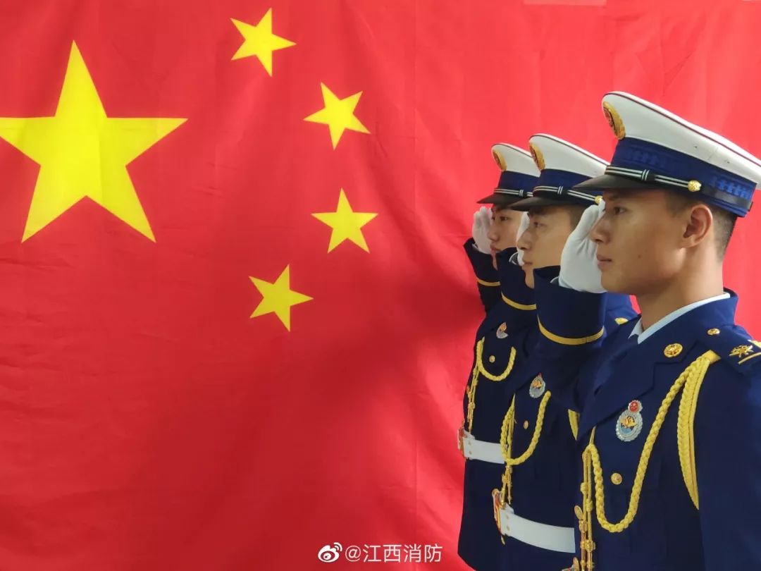 今天,请把朋友圈留给消防员与国旗同框!_锦绣中华