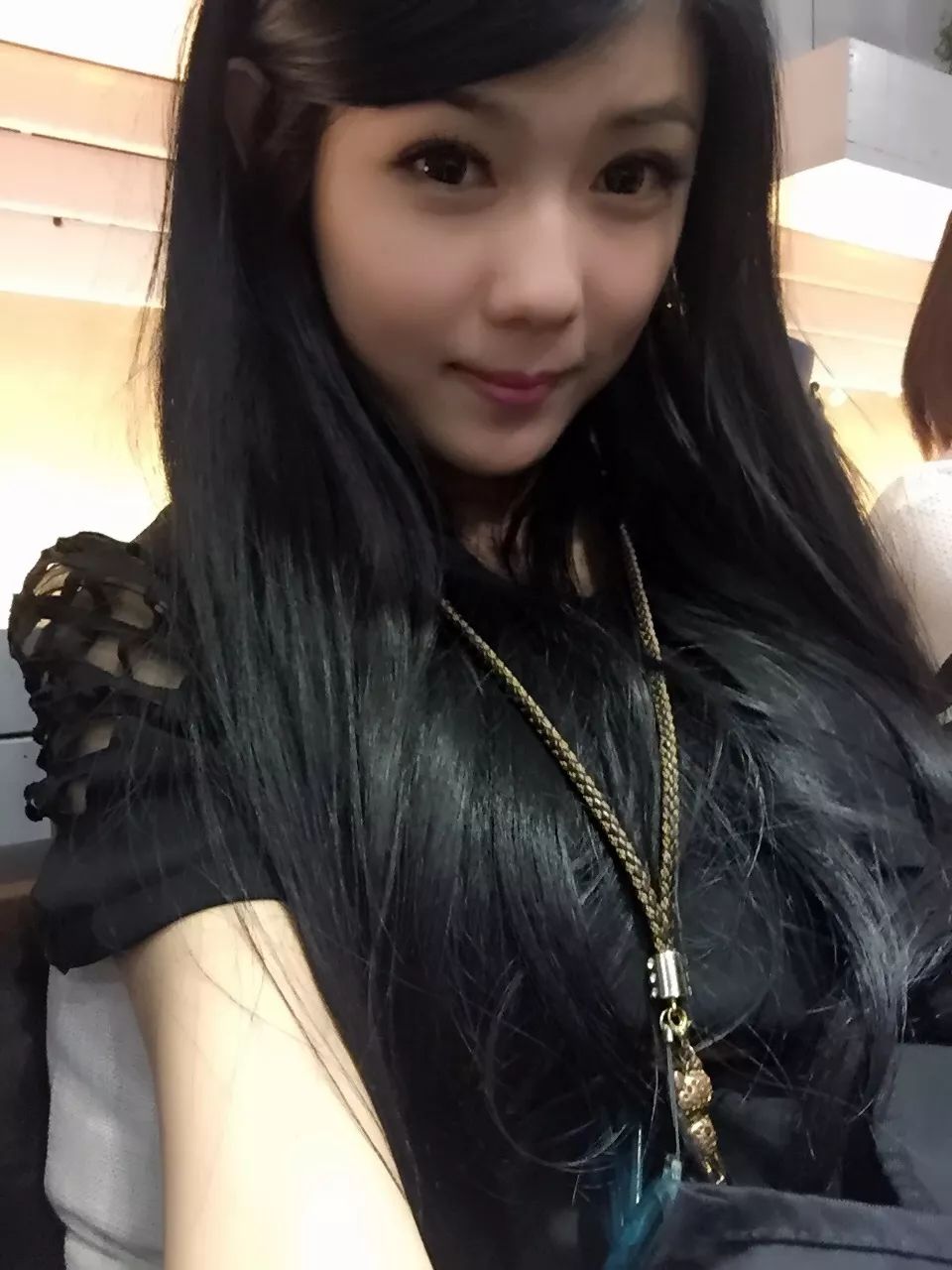 55kg身高:179cm三围:88 65 90星座:天秤座生日:10月1日姓名:王维维