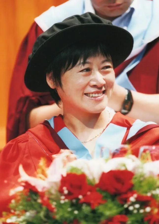徐亚芬被授予徐亚芬:浙江万里学院董事长,宁波诺丁汉大学理事长