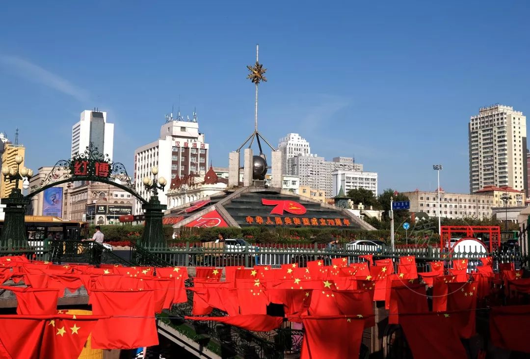哈尔滨红了10万国旗遍布全城刷爆朋友圈